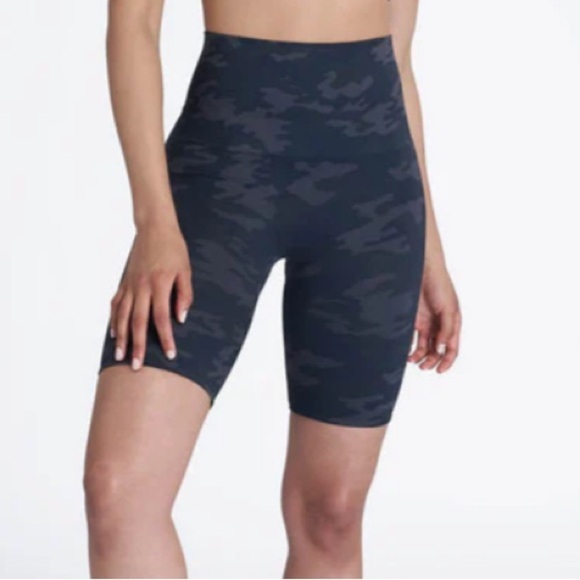 Spanx Look At Me Now Bike Short Black Camo Size XL - Picture 1 of 7